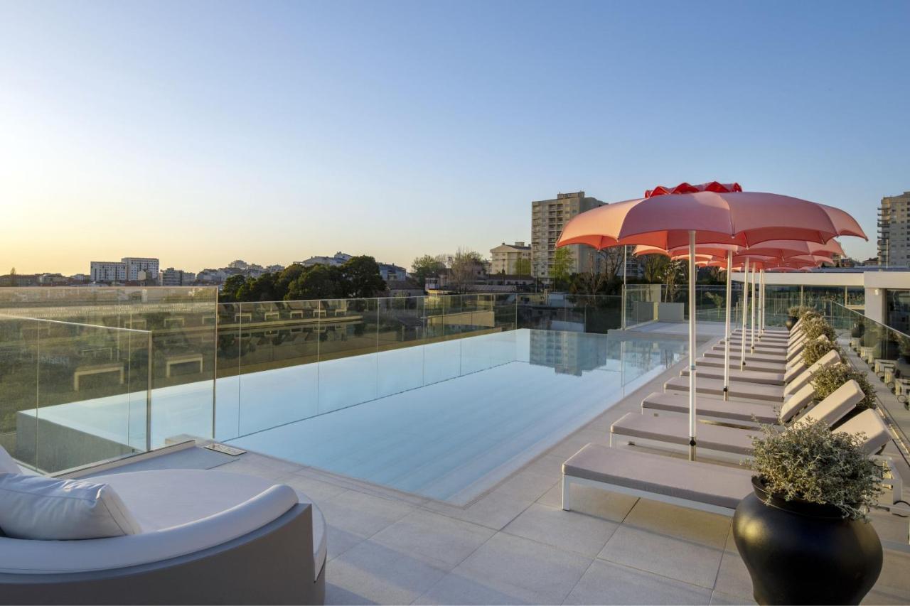 Renaissance Porto Lapa Hotel Extérieur photo The rooftop pool at the hotel