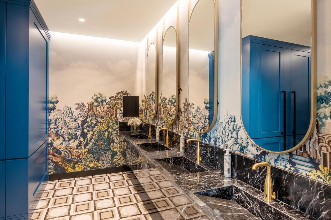 Renaissance Porto Lapa Hotel Extérieur photo The bathroom of the 1001 Suite