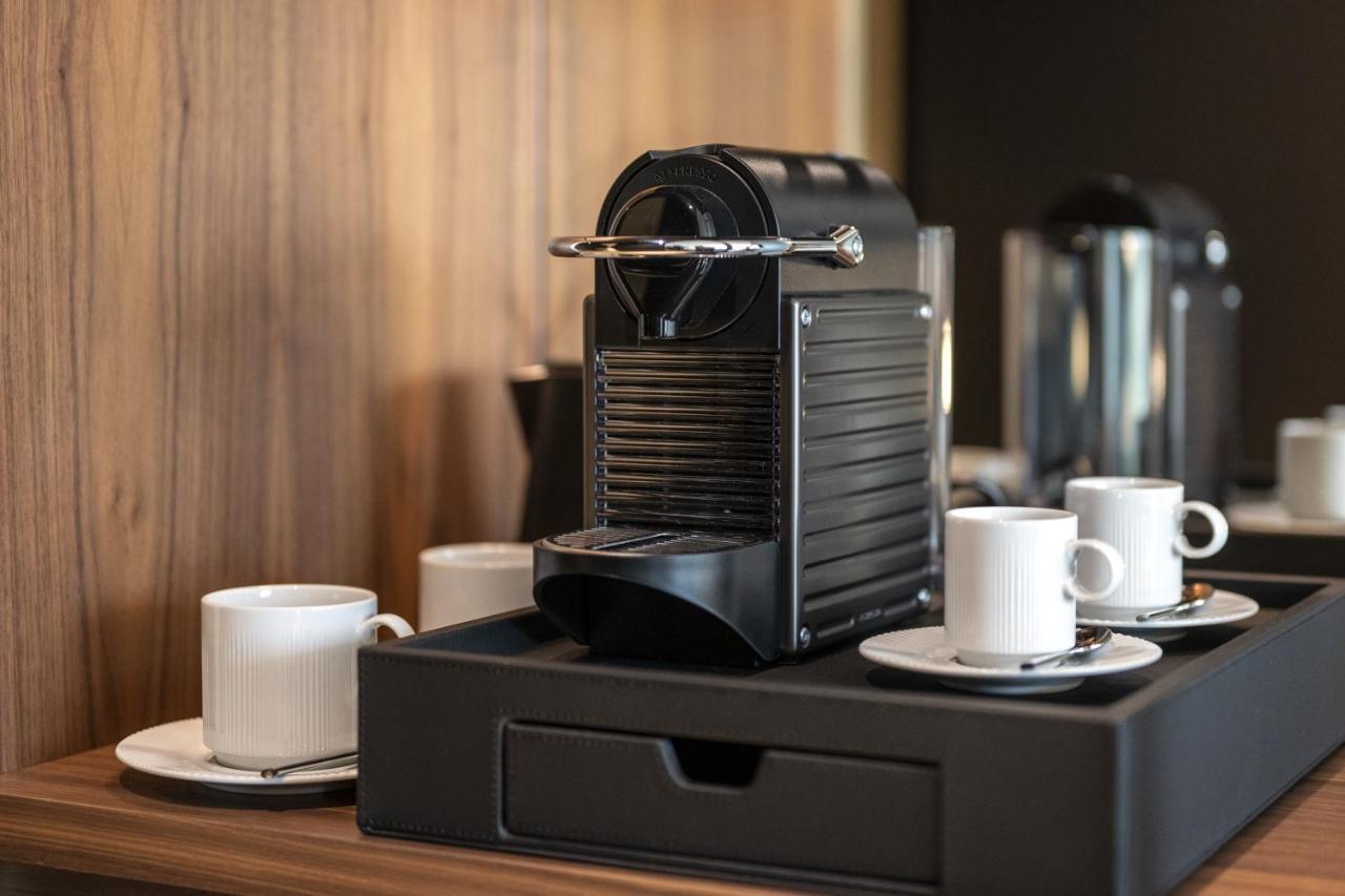 Renaissance Porto Lapa Hotel Extérieur photo A Nespresso coffee machine